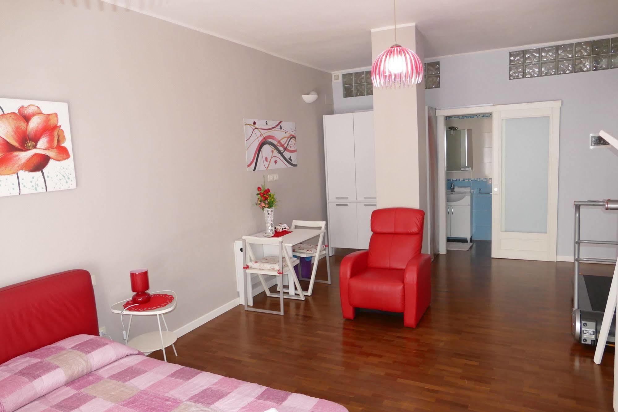 Domus Yenne Suites กาญารี ภายนอก รูปภาพ
