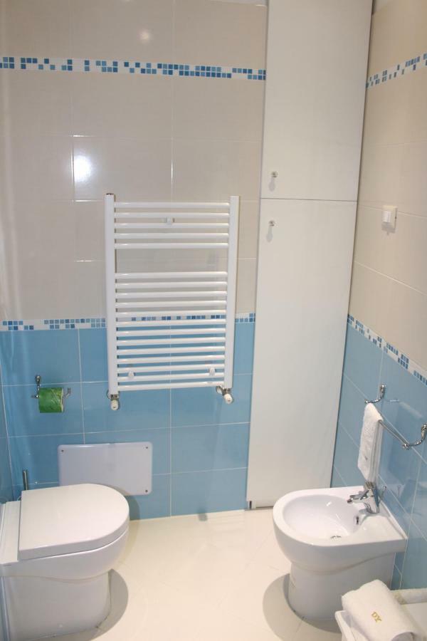 Domus Yenne Suites กาญารี ภายนอก รูปภาพ
